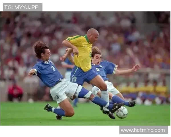 全球著名足球明星精彩瞬间汇总与经典照片分享