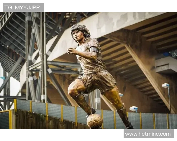 巨型足球明星雕像的壮丽景观与艺术魅力探秘